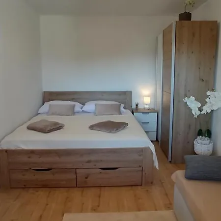 Peran Semesterbostad Grebaštica