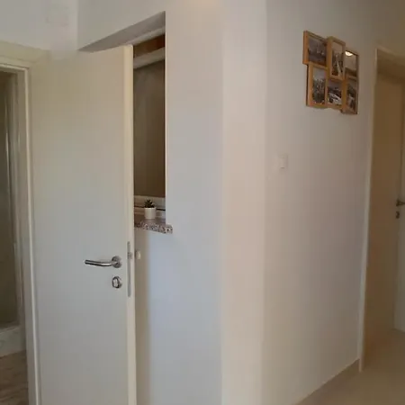 Peran 別荘 Grebaštica