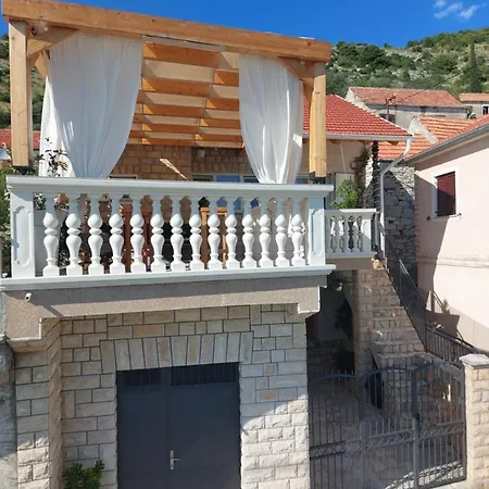 Semesterbostad Peran