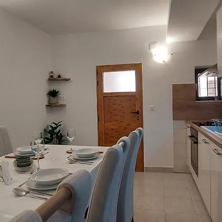 Semesterbostad Peran *