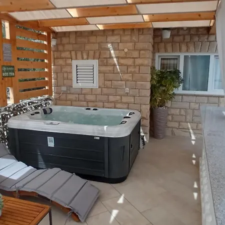 Semesterbostad Peran *